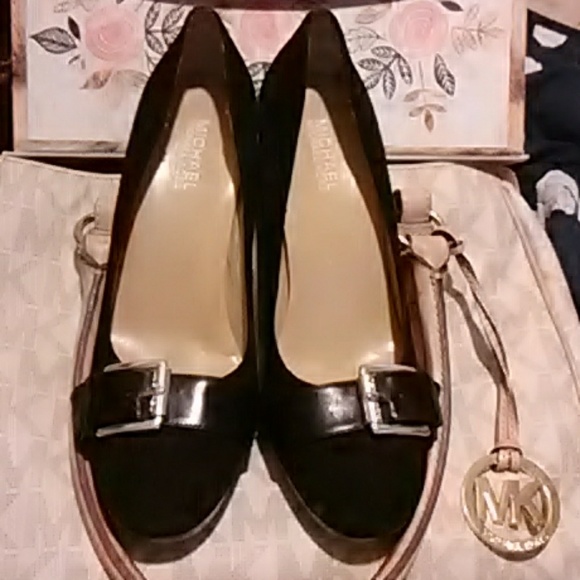 Michael Kors Vero Cuoio Suede and Leather heels - Picture 2 of 8